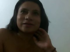 Nena Colombiana calatita masturbandose